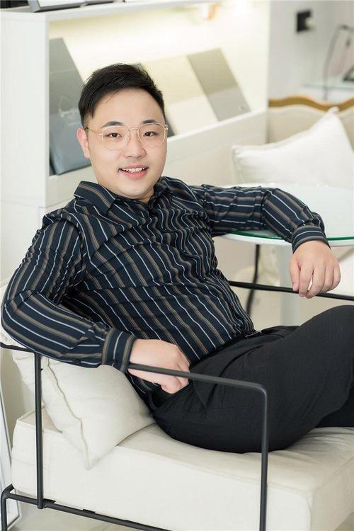 诗人陈昂生活的观察者思考者参与者和记录者