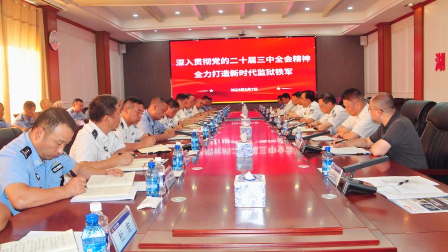 河南工学院党委书记赵学通深入一线调研学生学习生活情况