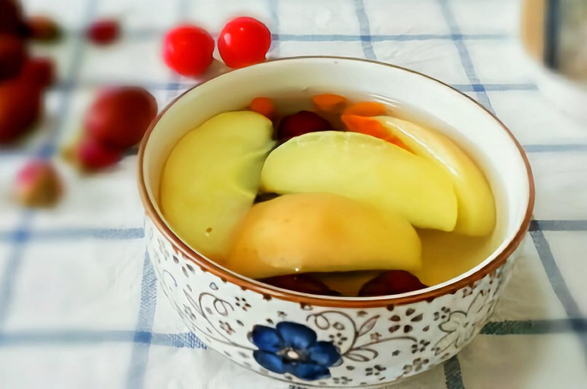 冬日养生食谱香甜苹果煲，缓解便秘又美味