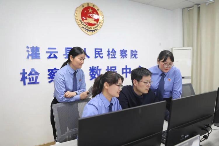 如何打通检察服务“最后一公里”。一张桌子、几个板凳，简易却不简单