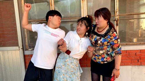 儿媳一拖二6年,婆婆冷眼旁观只顾享受生活,如今婆婆肠子悔青