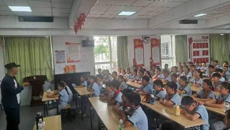 河北保定联盟西路小学举行“热爱祖国,励志成才”主题观影交流活动