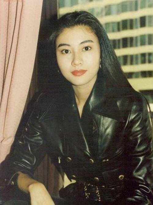 李嘉欣姐姐平凡外貌,不平凡人生