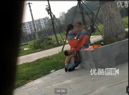 给“一对一”视频淫秽表演“牵线搭桥”