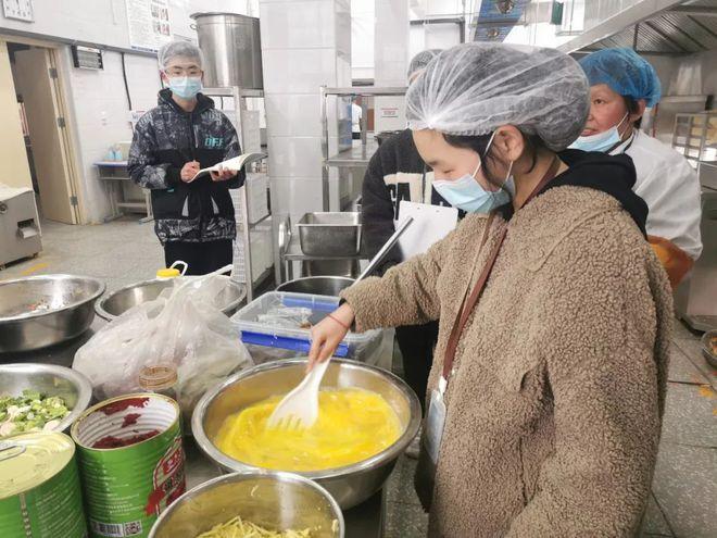 南阳市十一全学校食堂生活体验记