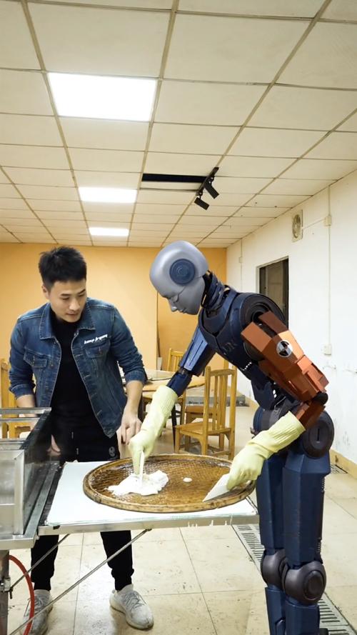 一天能干20个小时的人形机器人,已经进厂打工了