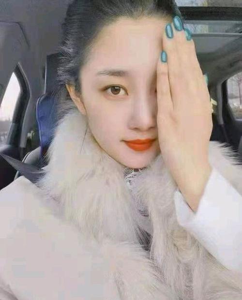 江苏女辅警敲诈获刑13年，个人照片曝光，网友“神评”亮了