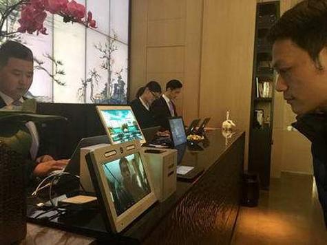 入住酒店，还可以“偷偷”带人进去吗。看看前台怎么说