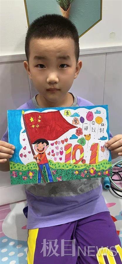 布置“护旗”作业,这群小学生这样表达对祖国母亲的爱
