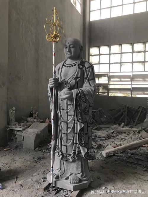 石雕地藏王佛像有哪些艺术特征。