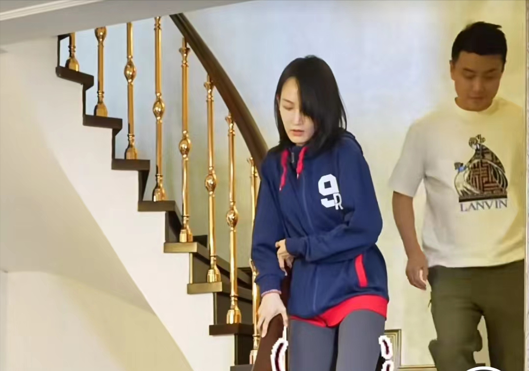 王皓居家健身全家总动员,妻子好身材,室内装饰豪华,现代时尚