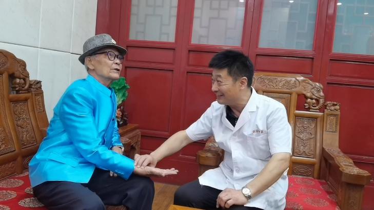 著名中医丁春喜和泰国亲王旺猜等进行中医文化交流