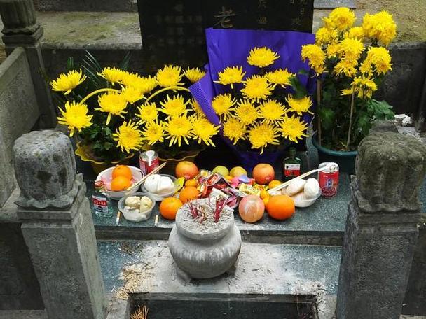 中元节禁忌探究上坟不带五果、家中不惹灾祸的文化意义解读