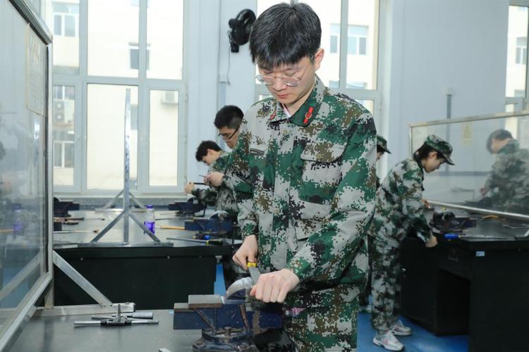 重庆城科电气工程与智能制造学院首次校内金工实习顺利完成