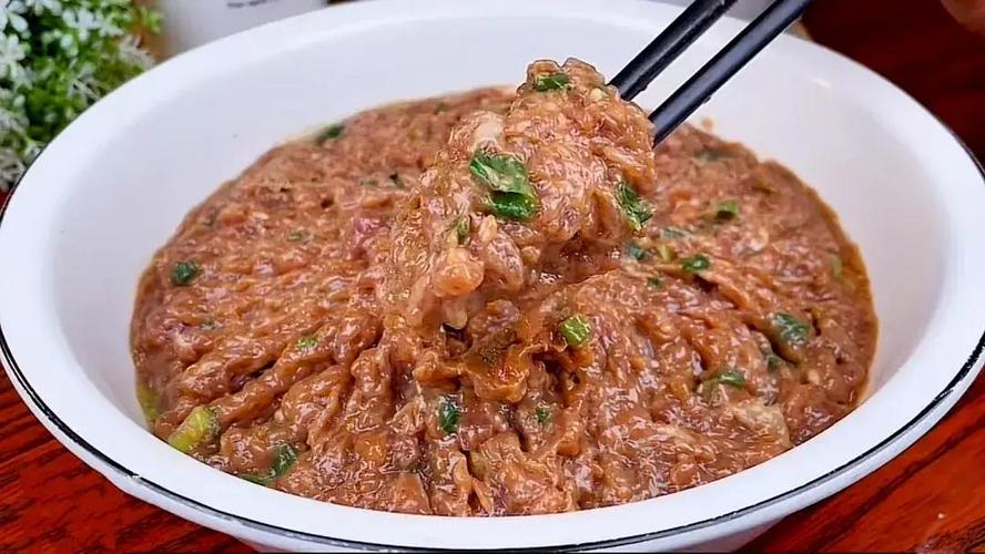 无论调什么饺子馅,记住“盐水油”三字口诀,流油流汁好吃