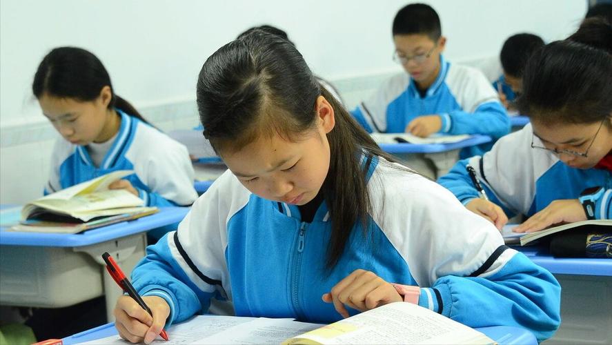 暑假才开始，这些初中生、高中生、大学生，又遭了