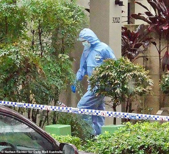 10岁女孩被母亲割喉更多细节案发当天母亲发布“诡异”视频，父亲为名校教授，引警方关注