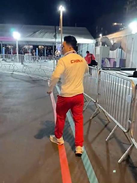 石智勇赛后已经无法正常走路，只能斜着身子慢慢走，本人道歉梦幻开局，悲剧结尾，实在对不起