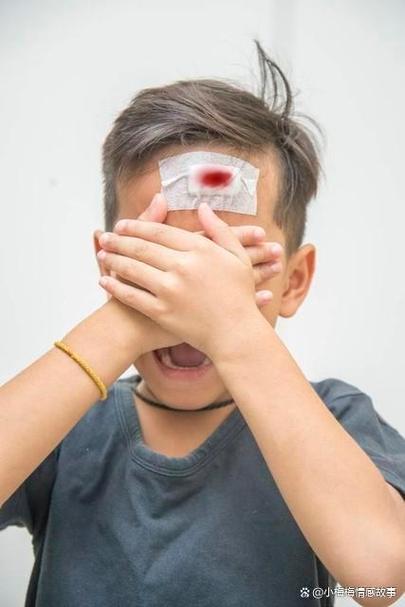 开学第一天，邻居让我把她家孩子捎学校去我假装没听见，开车就跑
