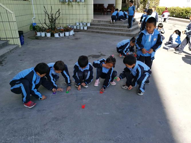 科学探究,奥秘无限饶河农场幼儿园大二班科学小实验青蛙弹跳比赛