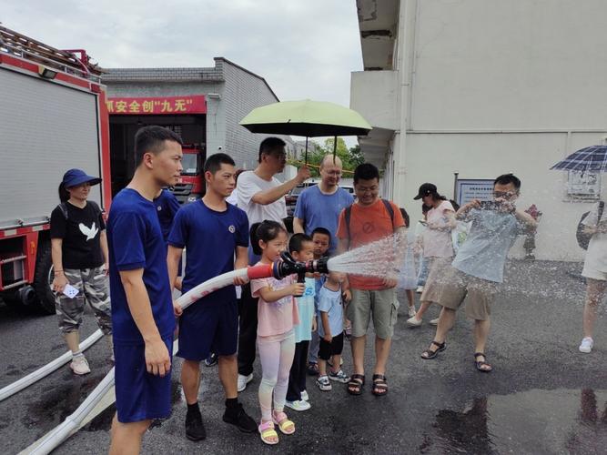 变身小警察、小牙医、小消防员来看松江萌娃的暑假生活