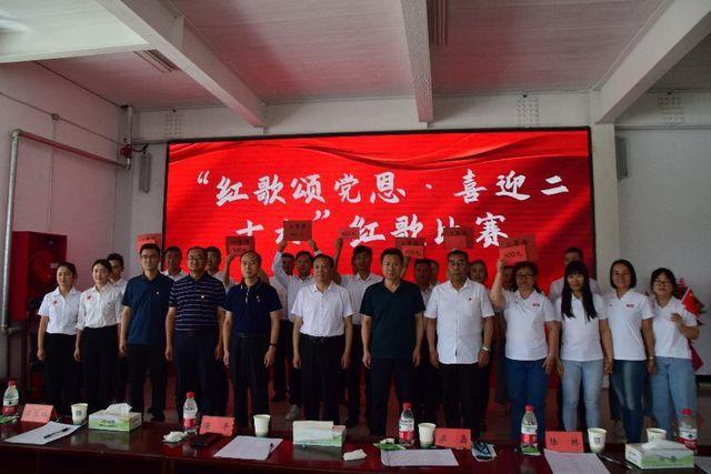 铁克其乡阿瓦提社区红歌合唱比赛歌颂幸福生活
