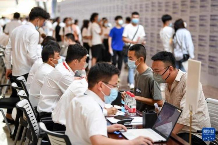 大学生实习期满后仍继续工作,与企业构成劳动关系吗。