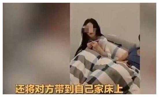 深夜，老公在外面乱来，妻子却