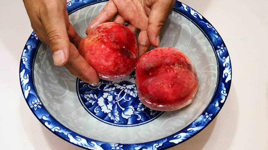 买桃子，有人挑大的，有人选红的老果农都错了，教你正确方法