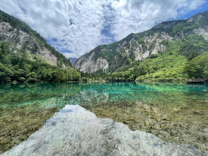 四川旅游公司地陪哪里找，九寨沟当地靠谱导游+网约+贴心服务