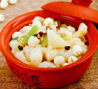 食疗妙方｜清淡、营养又补脾的芡实莲子牛肉汤