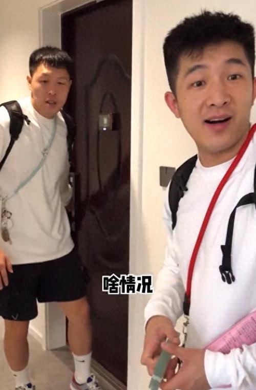 反复观看数十遍李观洋黄焖鸡视频,终于,我发现了人性中的闪光点