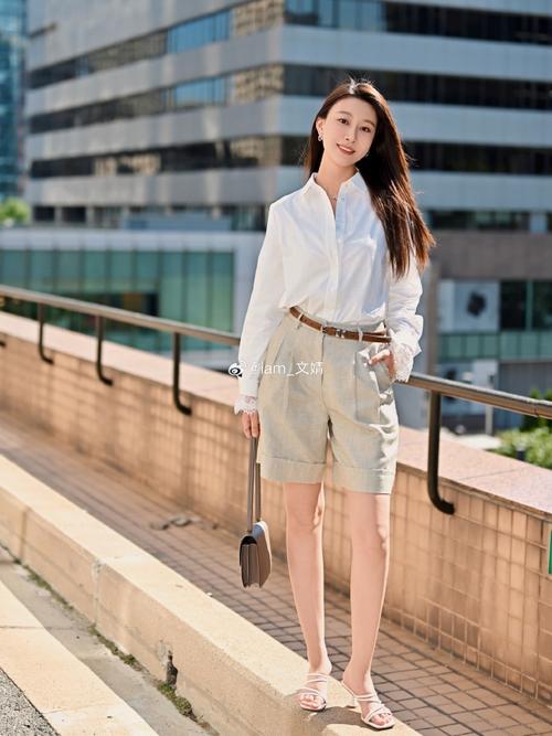 职场女性最迷人的穿搭,简约又不失精致感,知性范十足