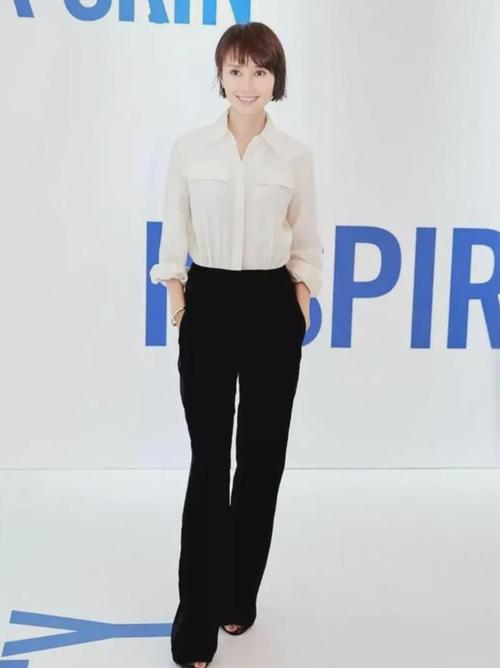 袁泉又演职场精英,教科书级别的穿搭,适合所有职场女性借鉴
