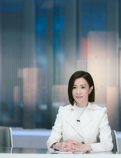 《新闻女王》佘诗曼告诉你，什么是职场宫斗终极生存指南