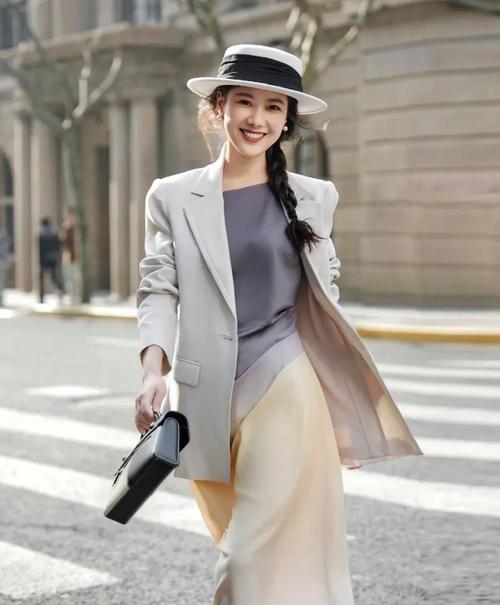 职场女人快来试试这三个穿搭技巧,优雅干练知性,40+也可借鉴