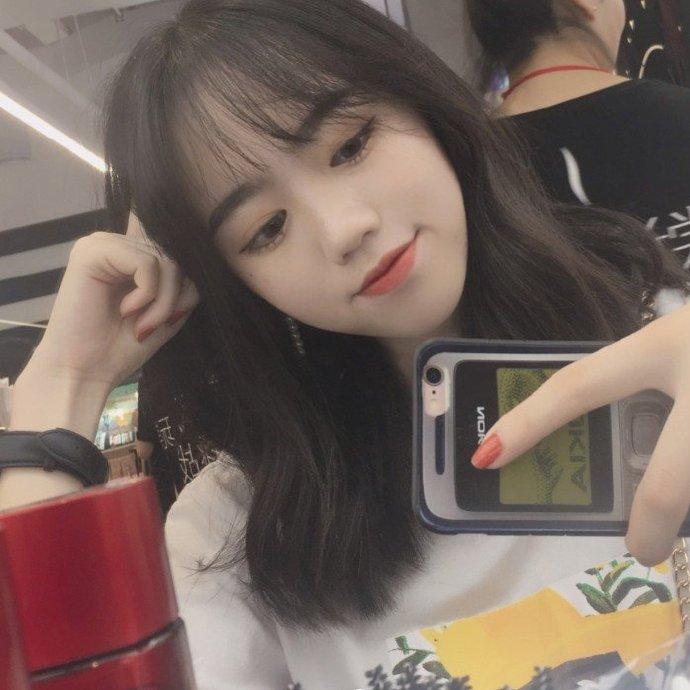 女生自拍怎么拍,8个自拍姿势,自拍拍照自然美美的