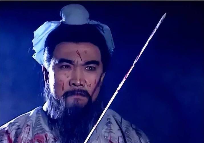“曹操宴群臣，一瓜杀三妇”人在职场，需学会“装糊涂”