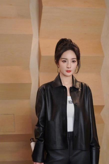 杨幂把幂式穿搭带进剧里,从职场女强人到笨蛋美人,都拿捏住了