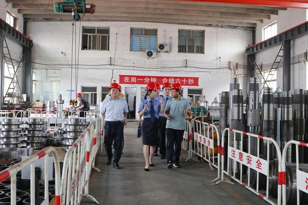 山西大同市餐馆服务员培训引争议反思职场尊严和管理方式