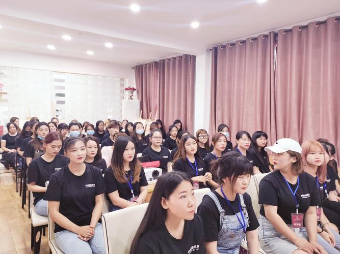 南昌美甲美睫培训南昌学美甲培训重点推荐南昌成远化妆美甲学校