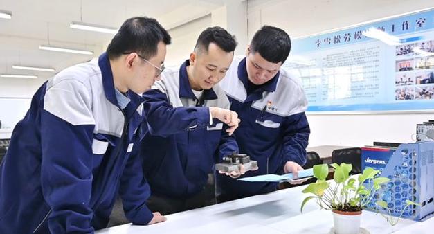 电子厂设备维修人才的成长之路:从技术能手到行业精英