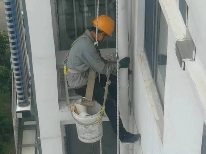 外墙落水管破损维修,筑牢建筑安全防线