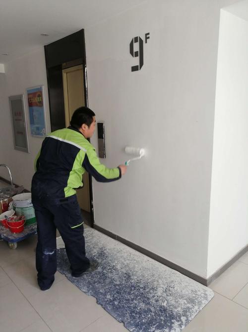 办公墙面维修：品质提升，环境优化