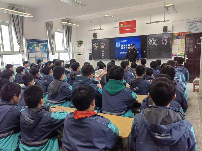 筑牢校园安全防线_我校墙维修工程圆满完成
