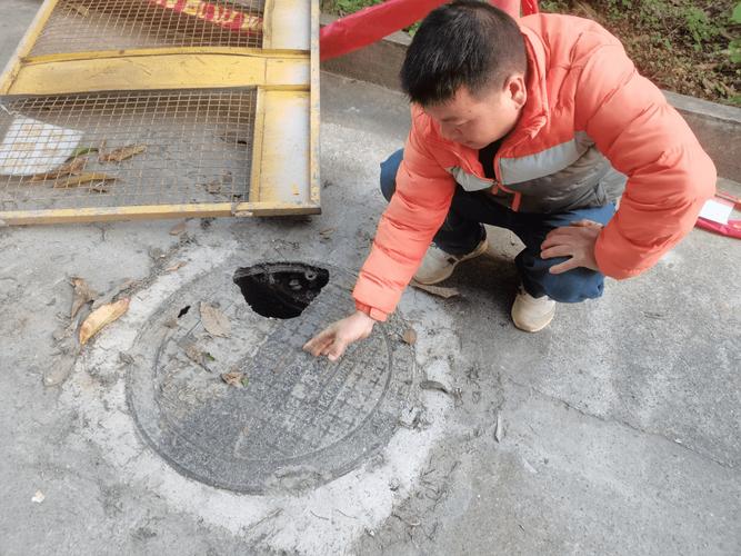 井盖维修更换，筑牢城市安全基石