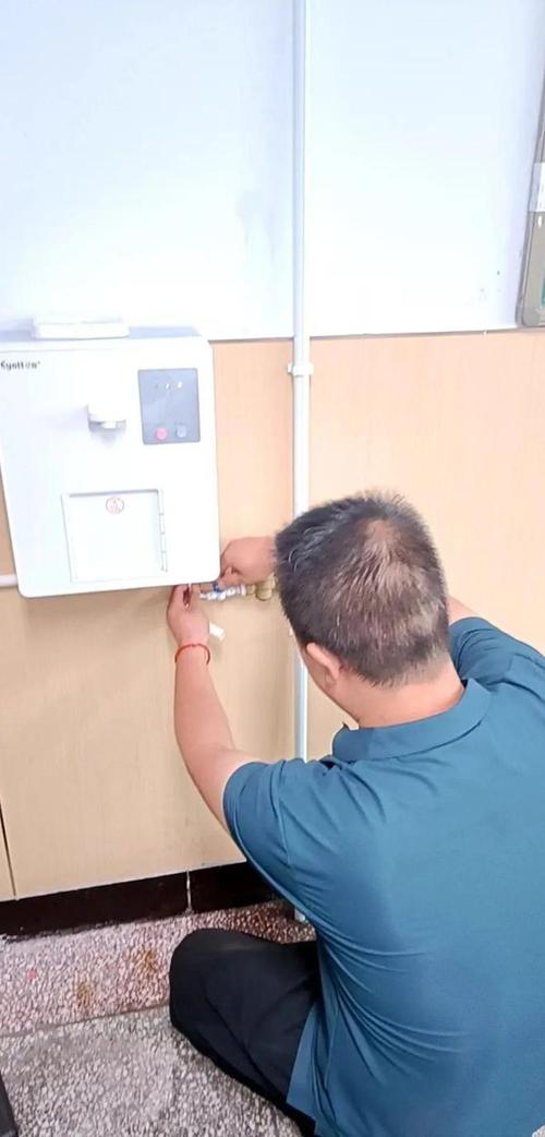 关注校园水管维修，保障师生用水安全