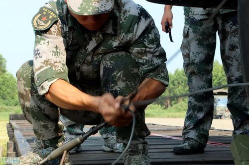 军车维修员的使命与担当:铸就国防利剑的守护者