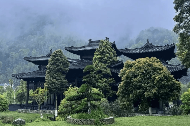 千年古刹焕新颜_XX寺庙屋顶维修工程报告