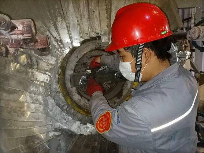 厂里维修人员的匠心独运:一份报告的诞生之路